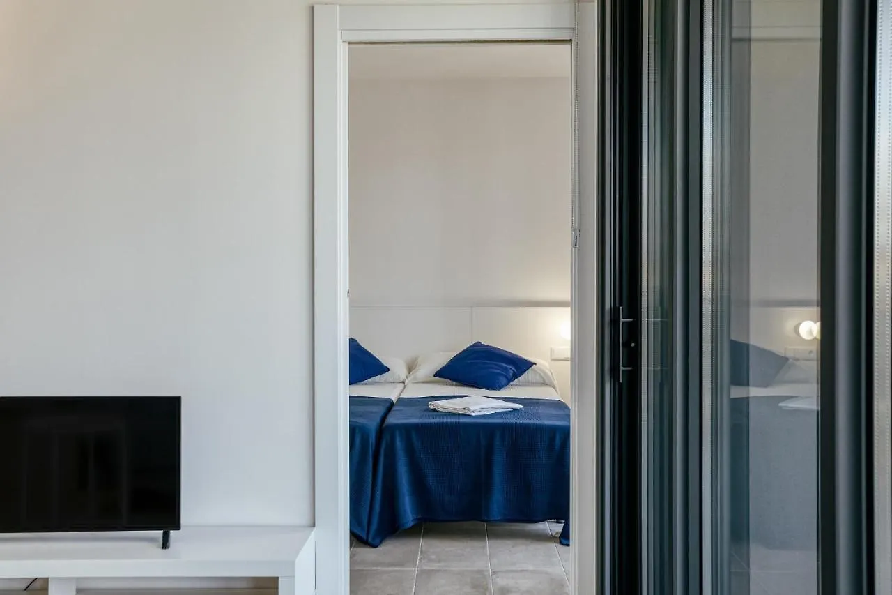 Pelosa Apartment Roses